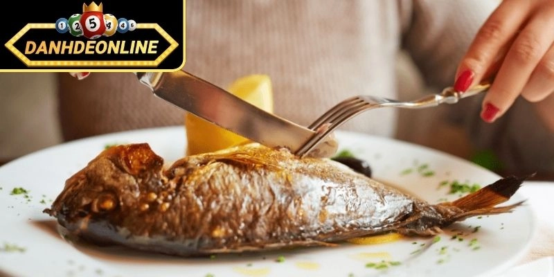 Khi nằm mơ thấy ăn cá cảnh báo điềm lành hay dữ?